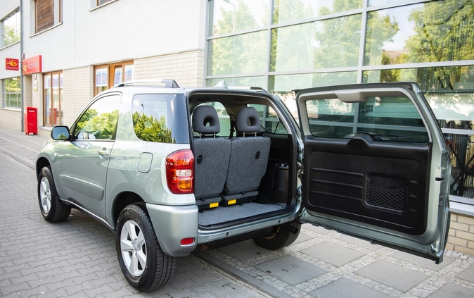 Toyota RAV4 cena 36500 przebieg: 171000, rok produkcji 2005 z Pyskowice małe 742
